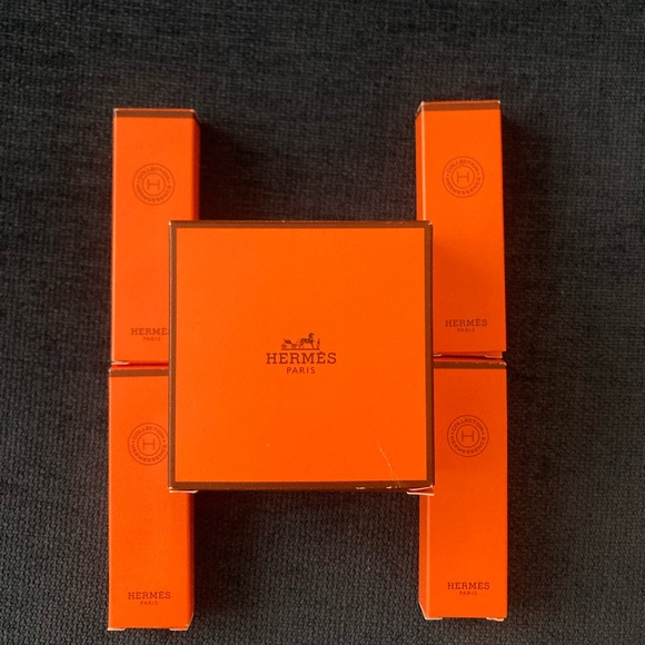Never used.  Hermes set.  Gift bag included - Picture 5 of 5